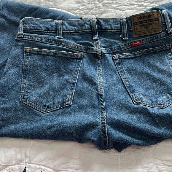 WRANGLER JEANS SIZE 34 X 32  99% COTTON 1% ELASTANE MACHINE WASH COLD DRY LOW - Picture 2 of 7